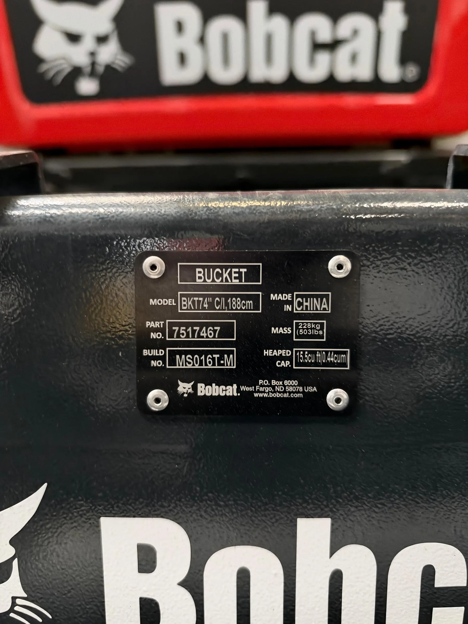 Balde Bobcat de 74 pulgadas para minicargador — vista 2
