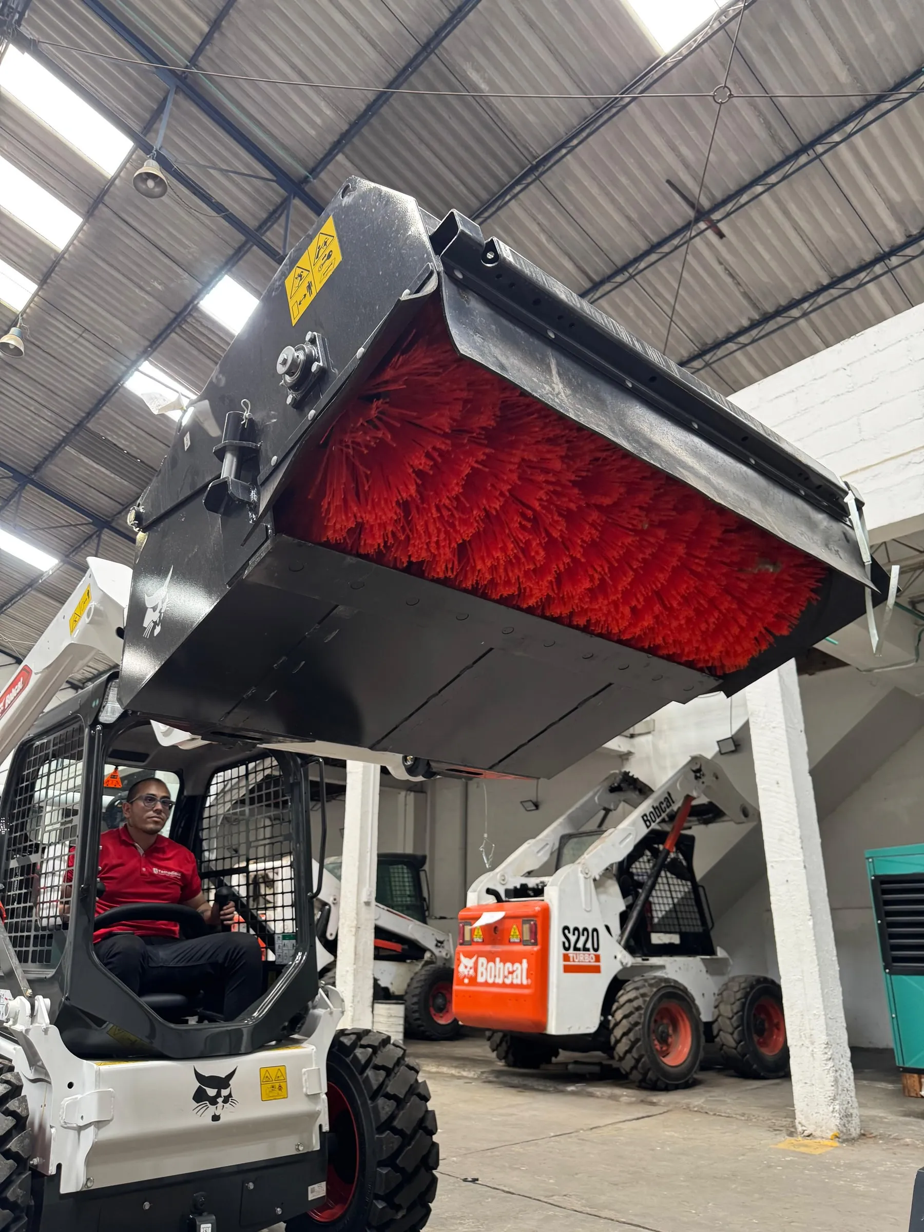 Barredora Bobcat de 60 pulgadas montada en minicargador — vista 6