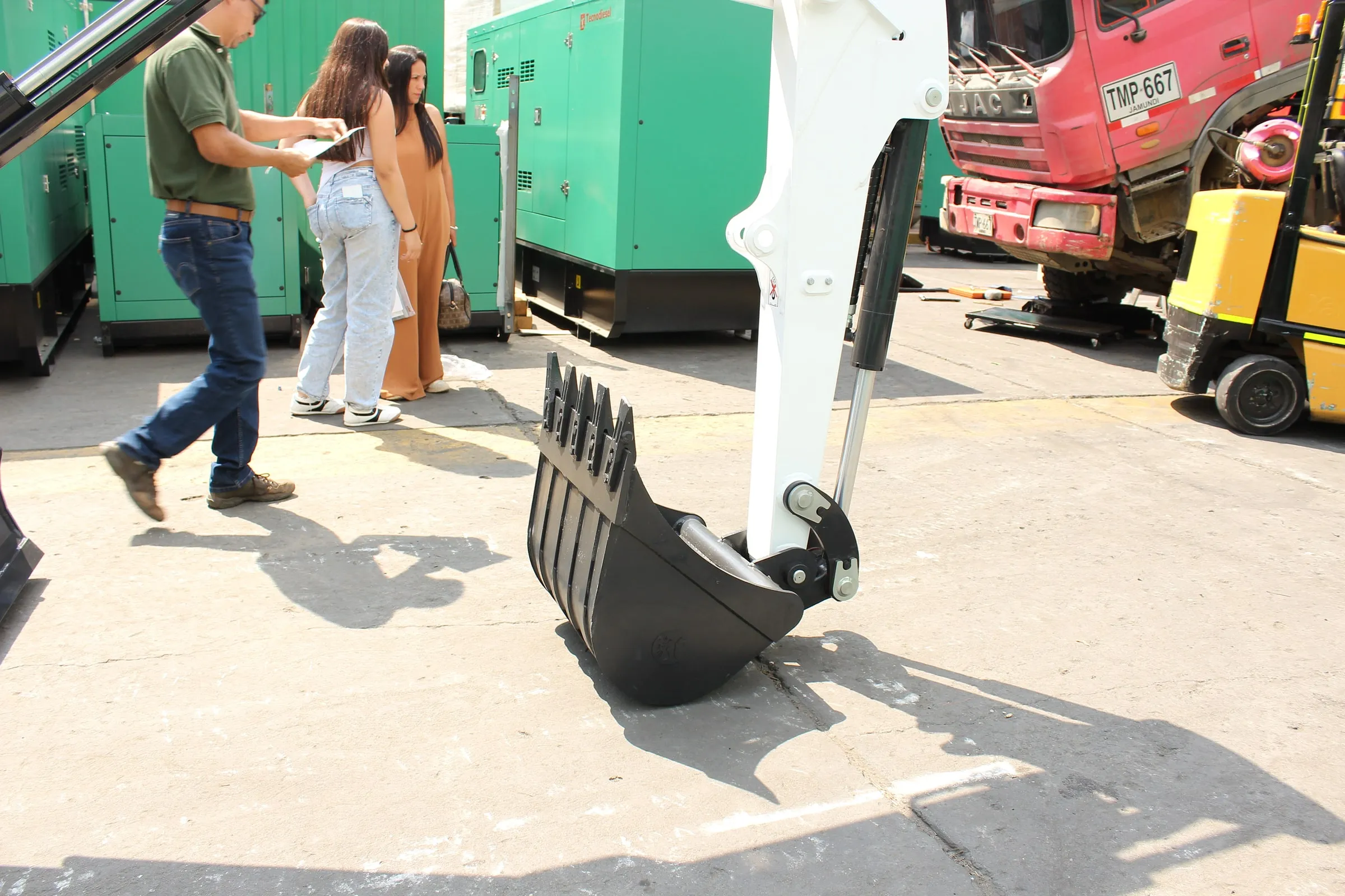 Excavadora compacta Bobcat E35z de 3362 kg — vista 4