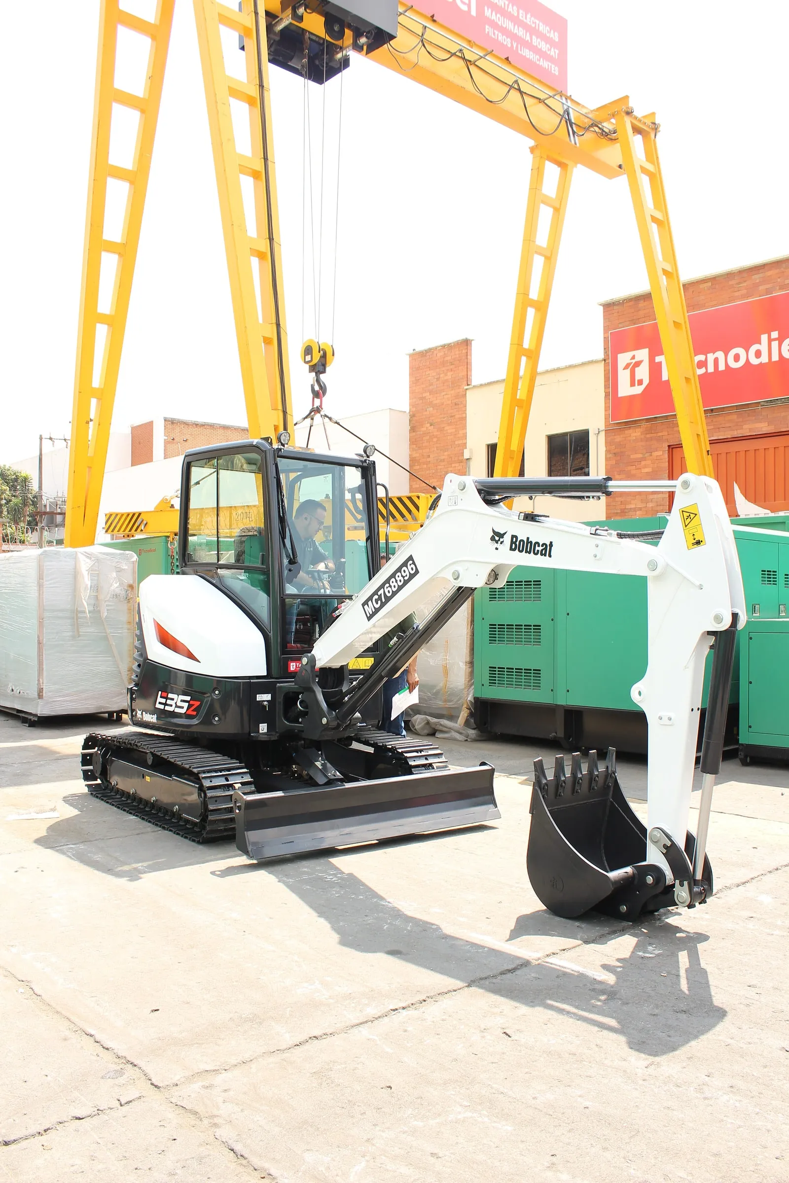 Excavadora compacta Bobcat E35z de 3362 kg — vista 5