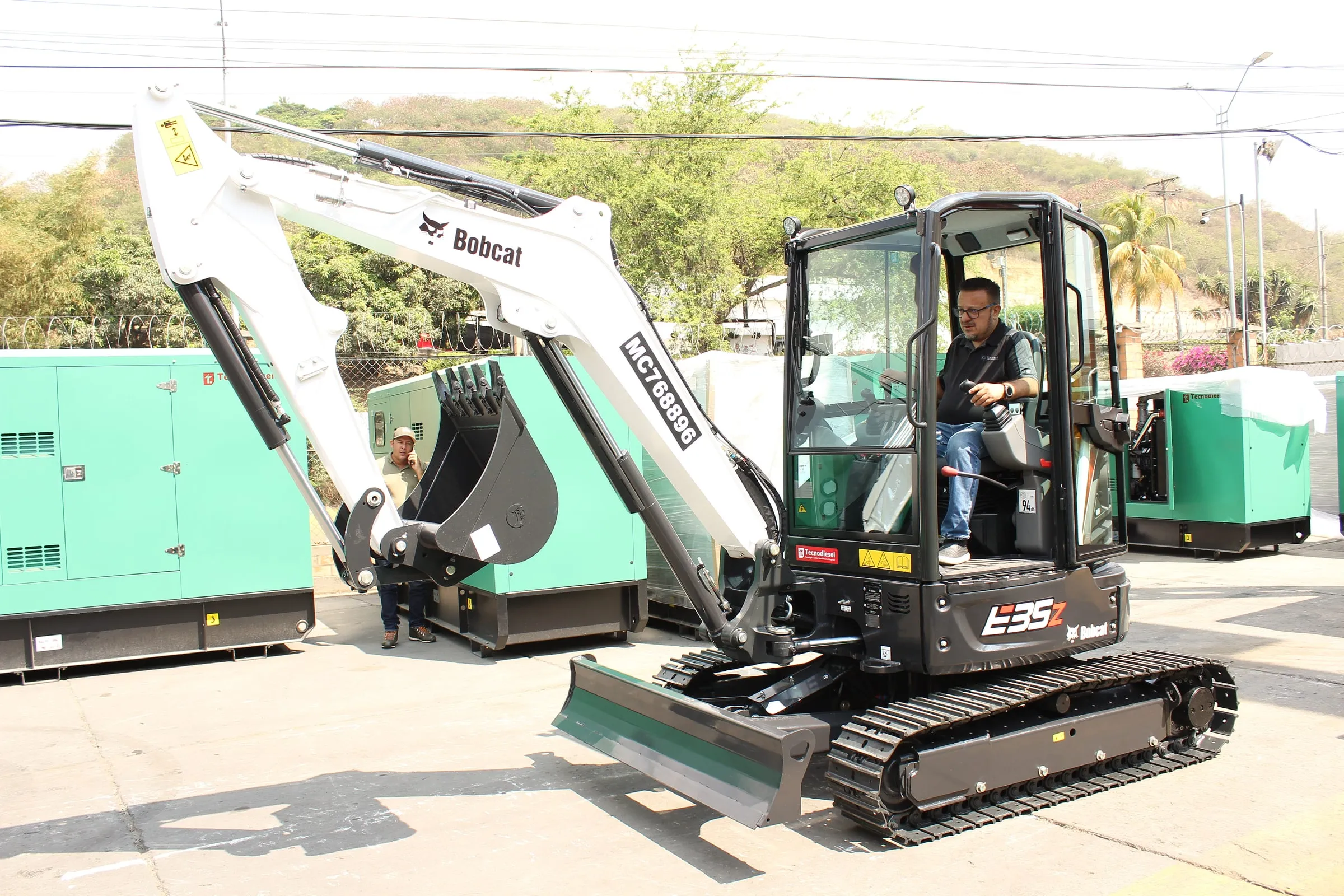 Excavadora compacta Bobcat E35z de 3362 kg — vista 7