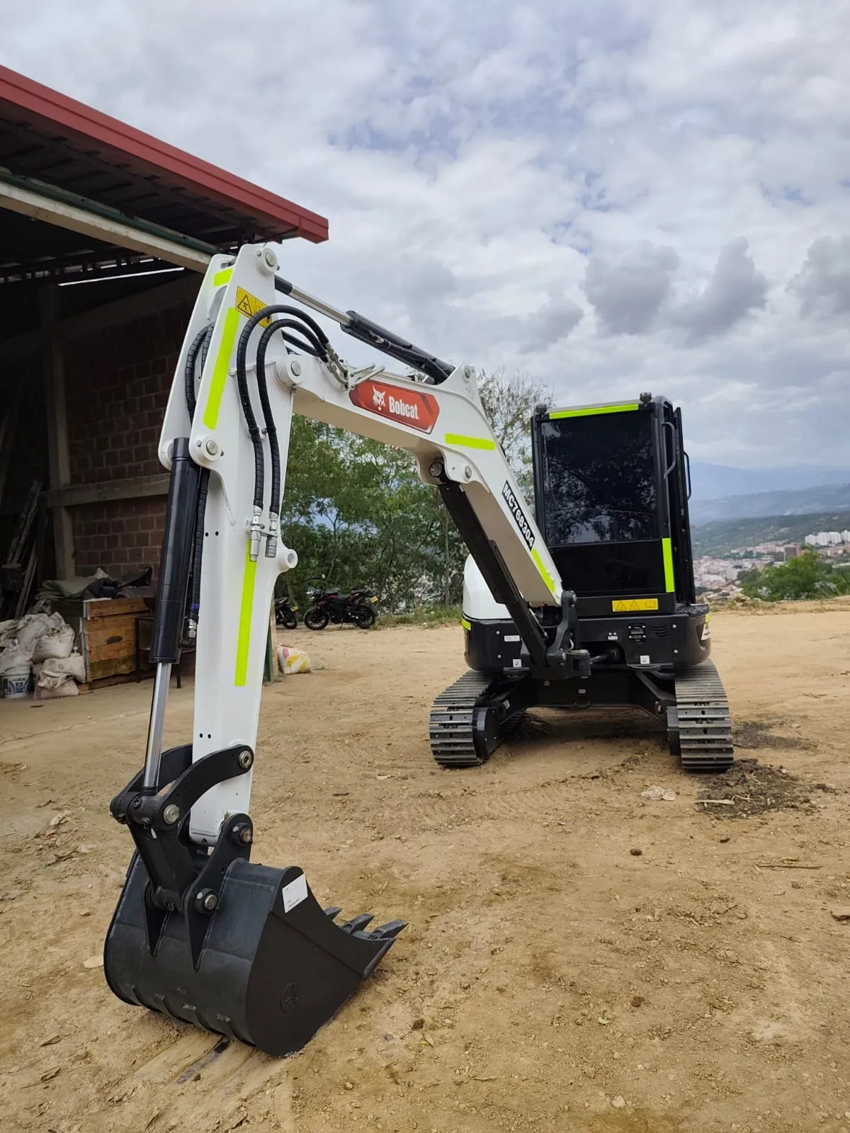 Excavadora compacta Bobcat E50z de 4819 kg — vista 2