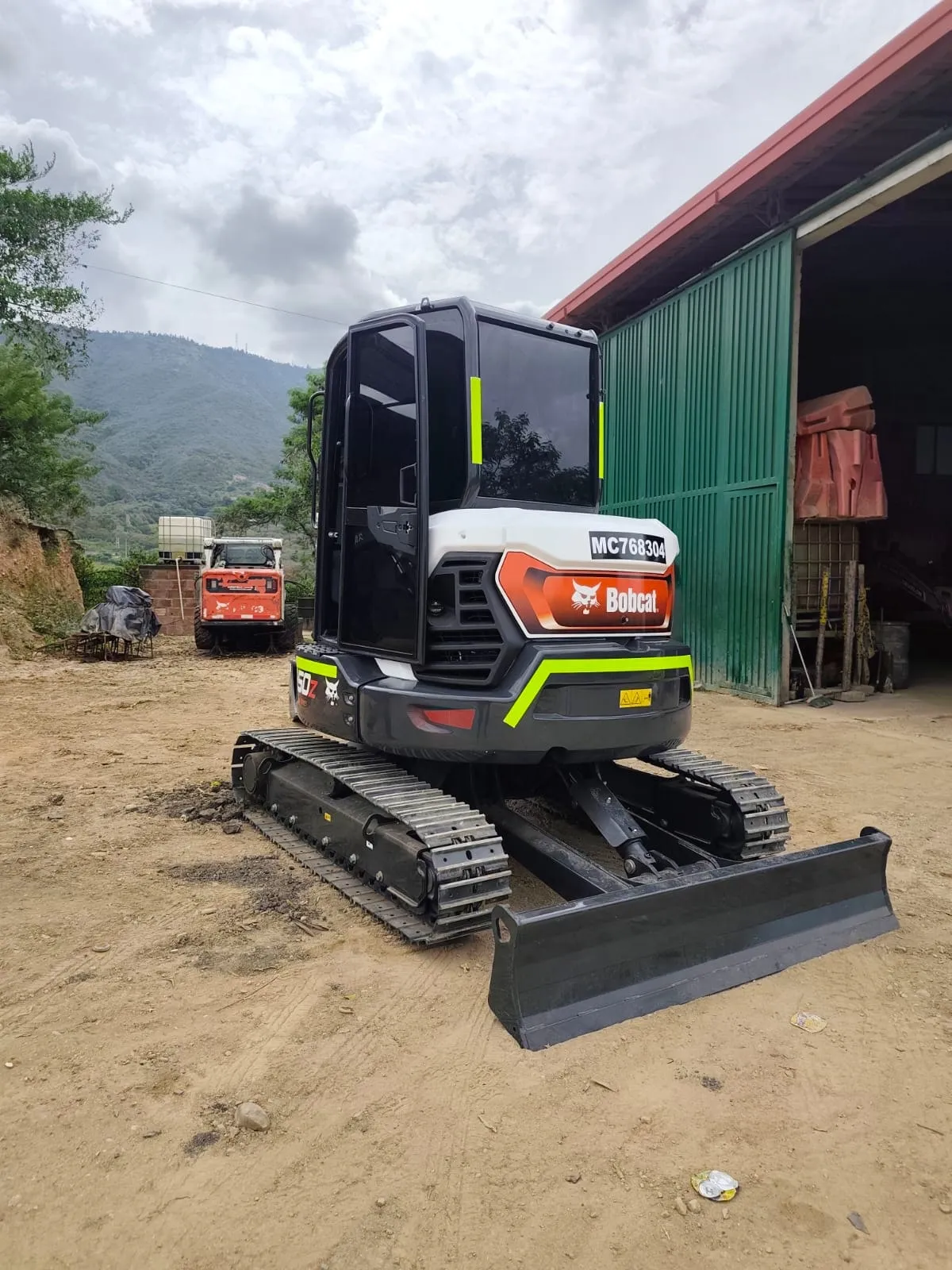 Excavadora compacta Bobcat E50z de 4819 kg — vista 3