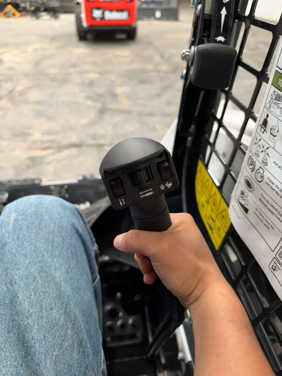 Minicargador Bobcat S530 de 49 HP — vista 6