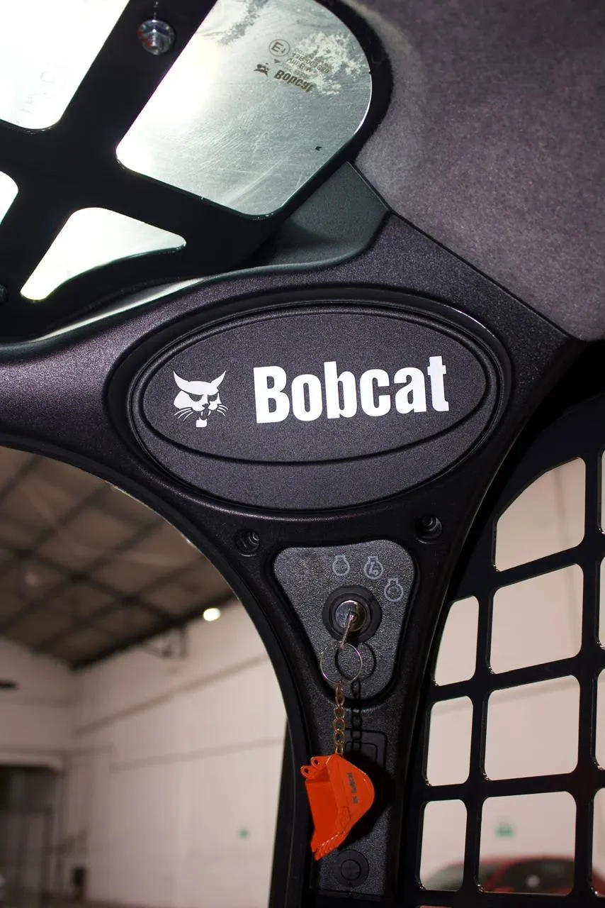 Minicargador Bobcat S530 de 49 HP — vista 2