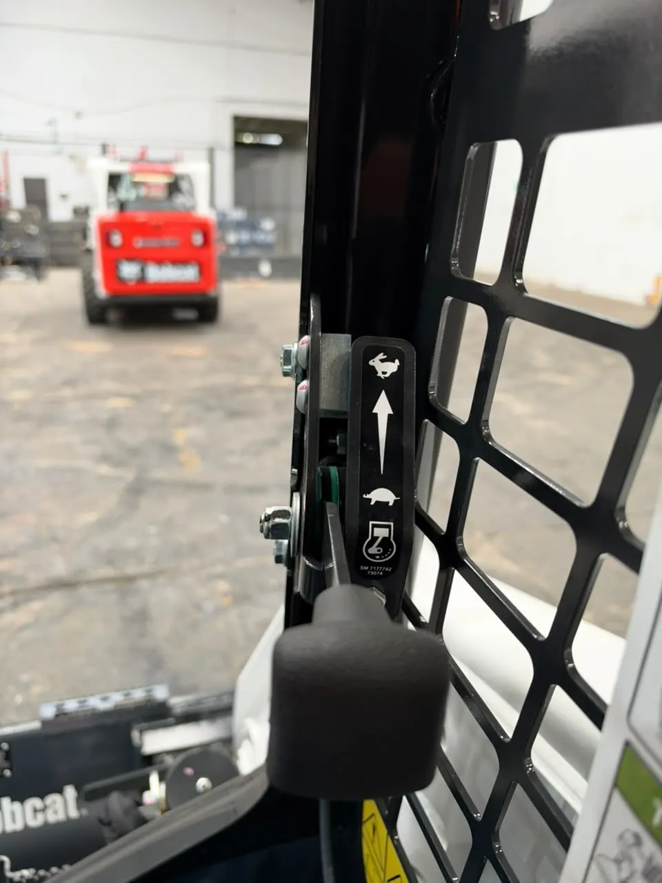 Minicargador Bobcat S530 de 49 HP — vista 4