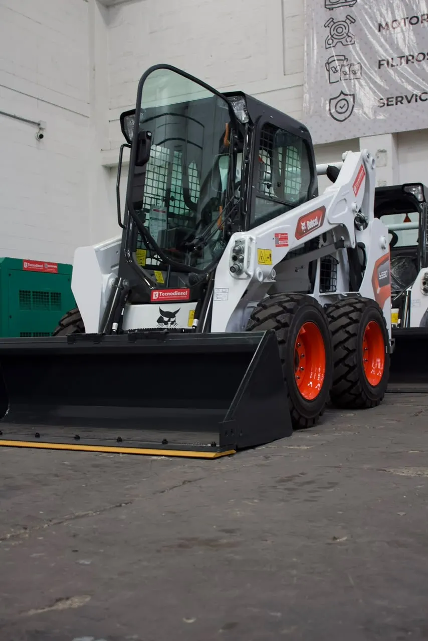 Minicargador Bobcat S590 nuevo, listo para entrega — vista 12
