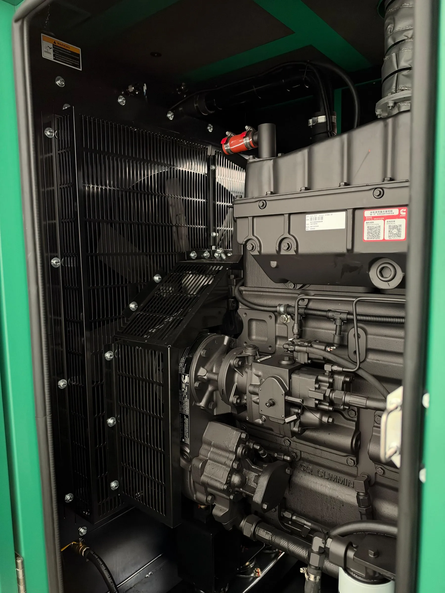 Planta eléctrica diésel mediana de 100 a 500 kVA con transferencia automática — vista 2