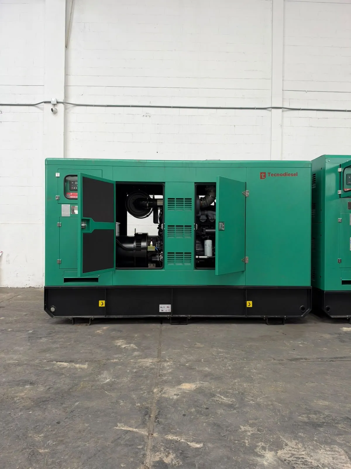 Planta eléctrica diésel mediana de 100 a 500 kVA con transferencia automática