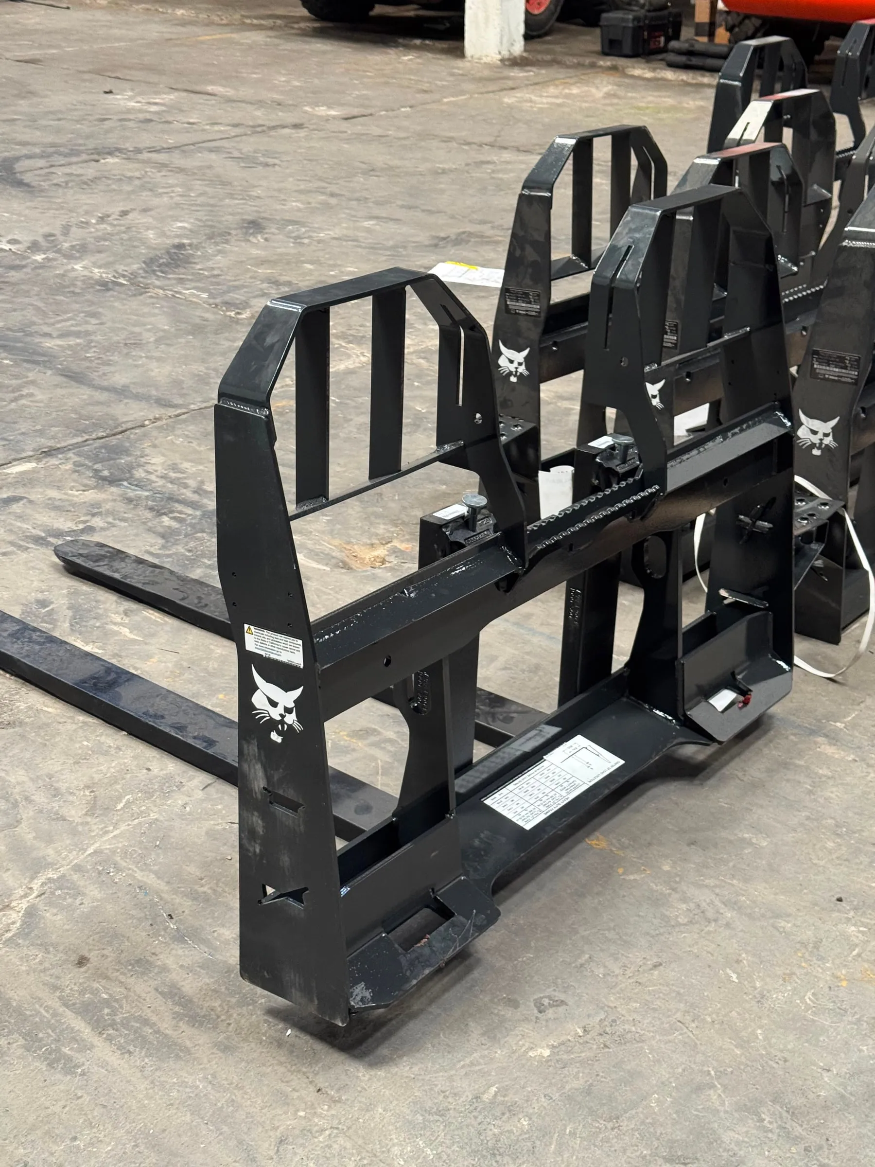 Horquillas portapallets Bobcat para trabajo severo montadas en minicargador — vista 2