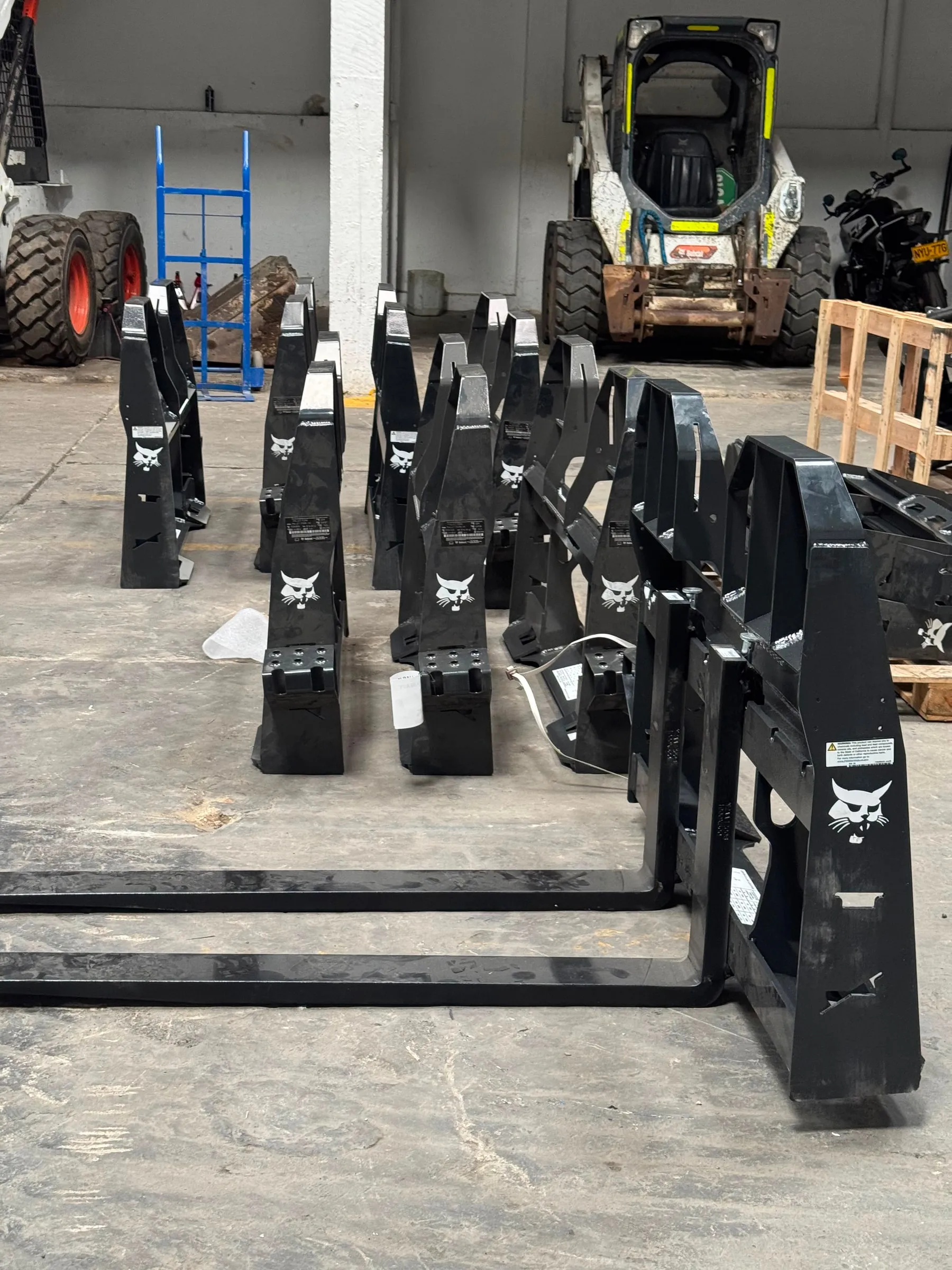 Horquillas portapallets Bobcat para trabajo severo montadas en minicargador — vista 3