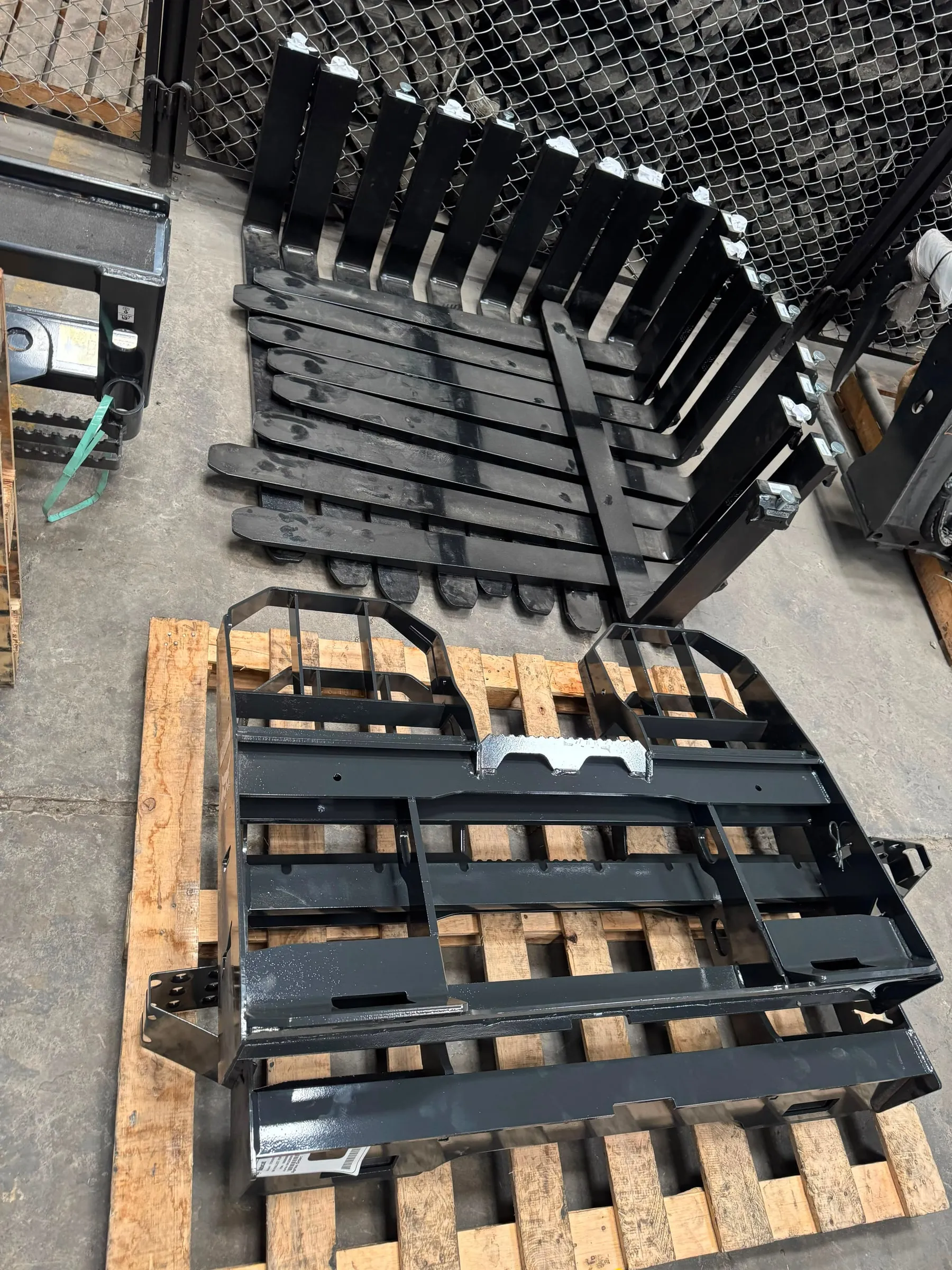 Horquillas portapallets Bobcat para trabajo severo montadas en minicargador — vista 4