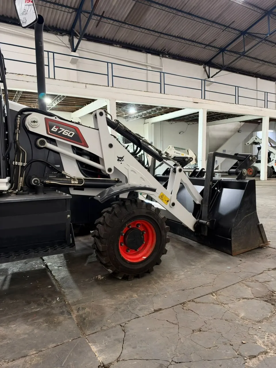 Retrocargadora Bobcat B760 4x4 de 94 HP — vista 11