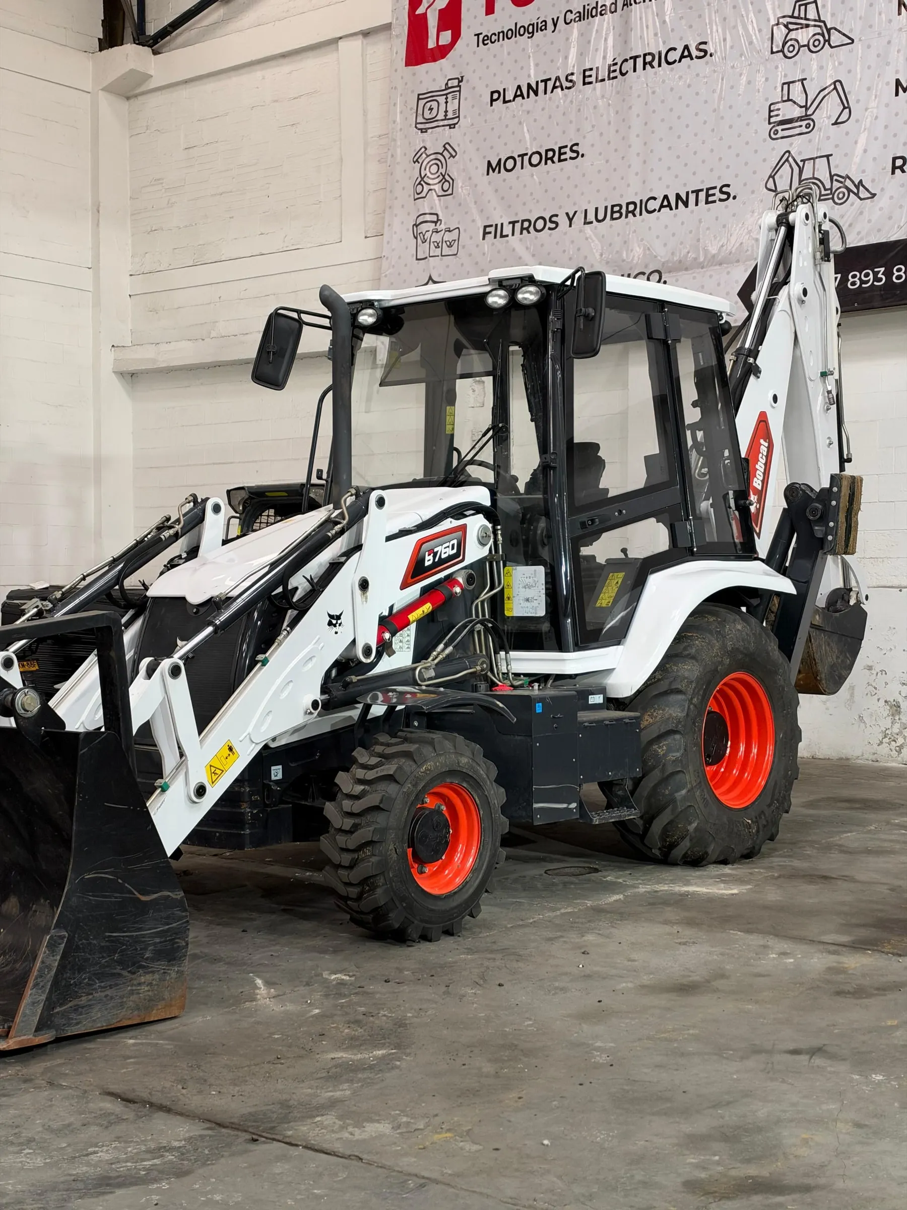 Retrocargadora Bobcat B760 4x4 de 94 HP — vista 2
