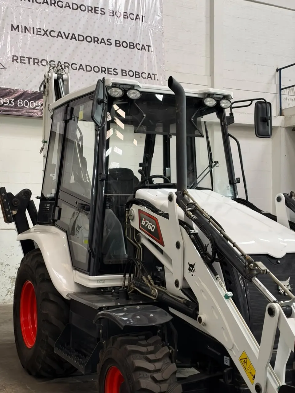 Retrocargadora Bobcat B760 4x4 de 94 HP — vista 4