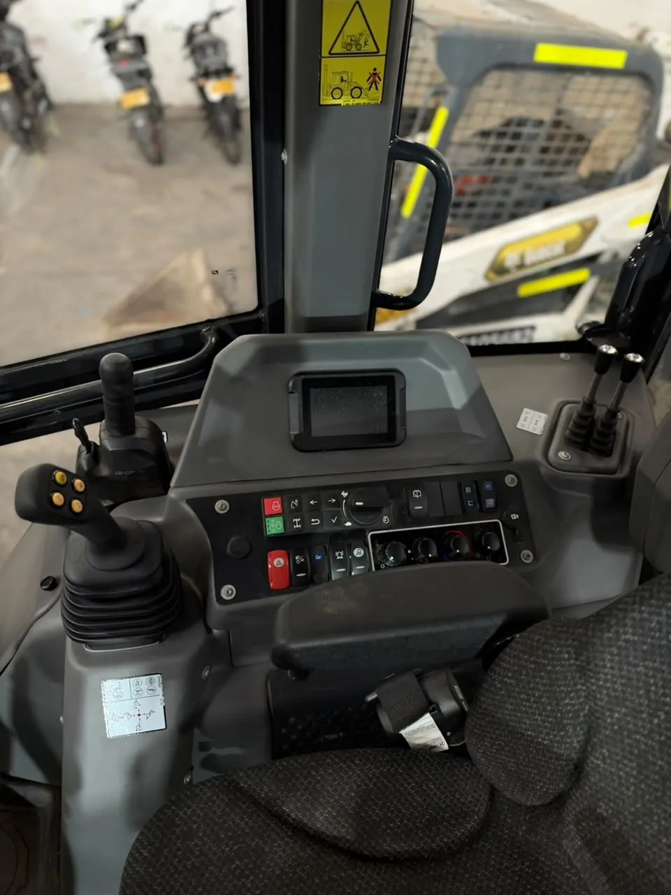 Retrocargadora Bobcat B760 4x4 de 94 HP — vista 7