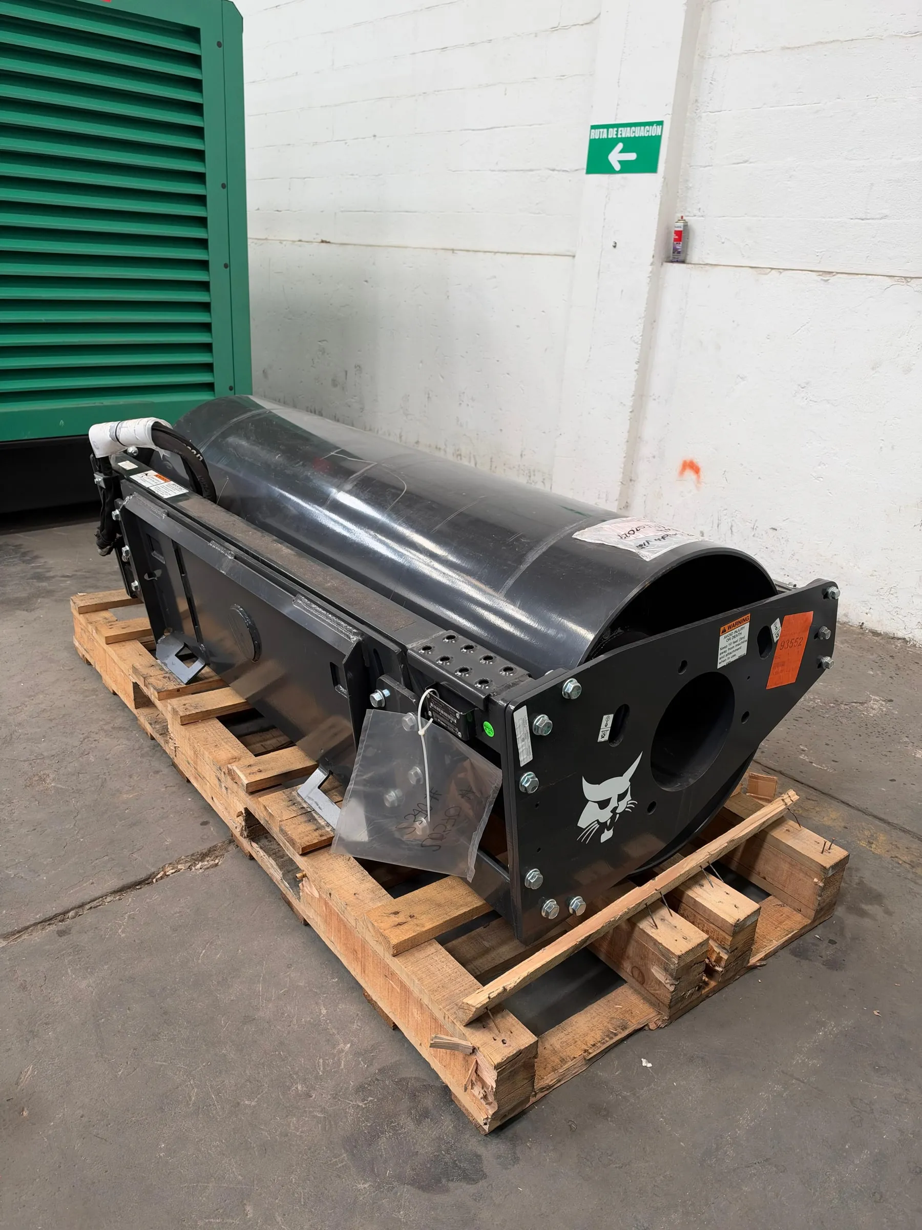 Rodillo vibratorio Bobcat liso de 73 pulgadas montado en minicargador — vista 3