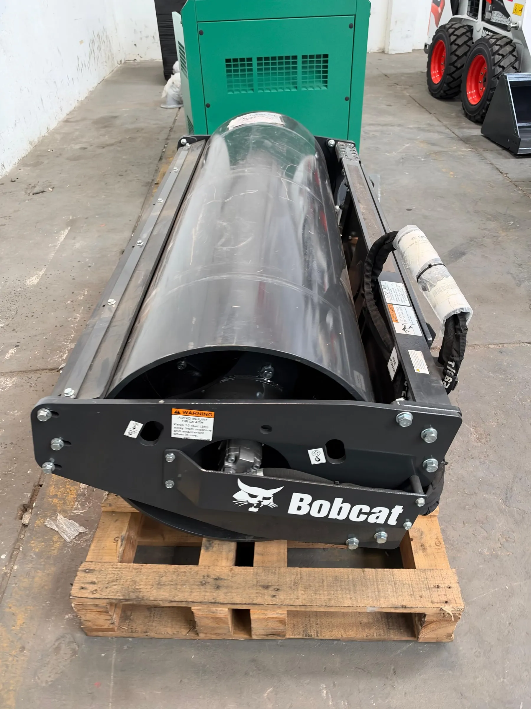 Rodillo vibratorio Bobcat liso de 73 pulgadas montado en minicargador — vista 5